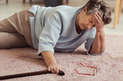 causes of falls in the elderly